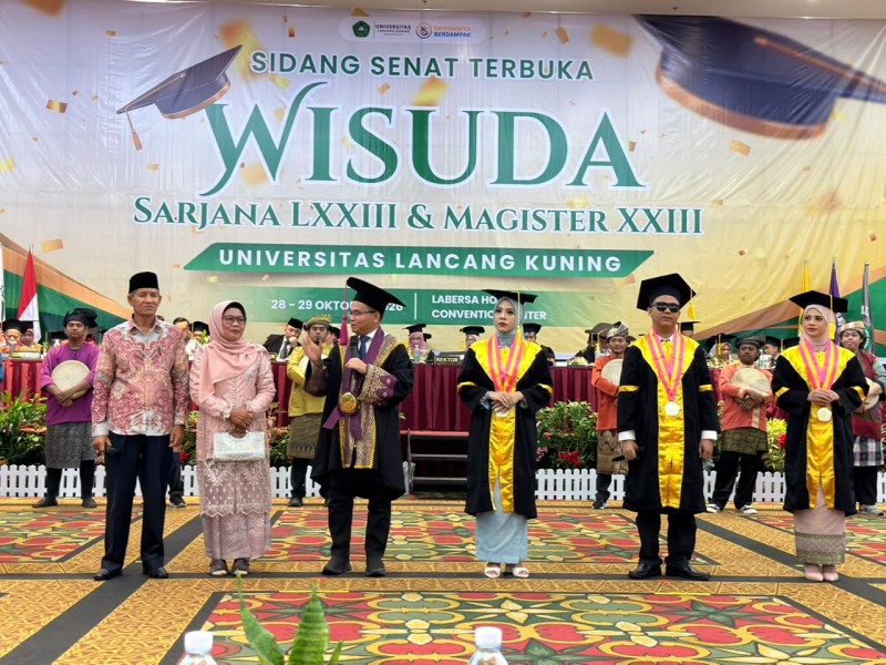 Haru di Wisuda Unilak Pekanbaru, Mahasiswa Disabilitas Raih Gelar Sarjana, Tangis Orang Tua Pecah di Hadapan Rektor