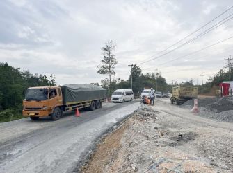 Gara-gara Ini, Pengaspalan Jalan Lintas Riau-Sumbar yang Longsor di Kampar Ditunda