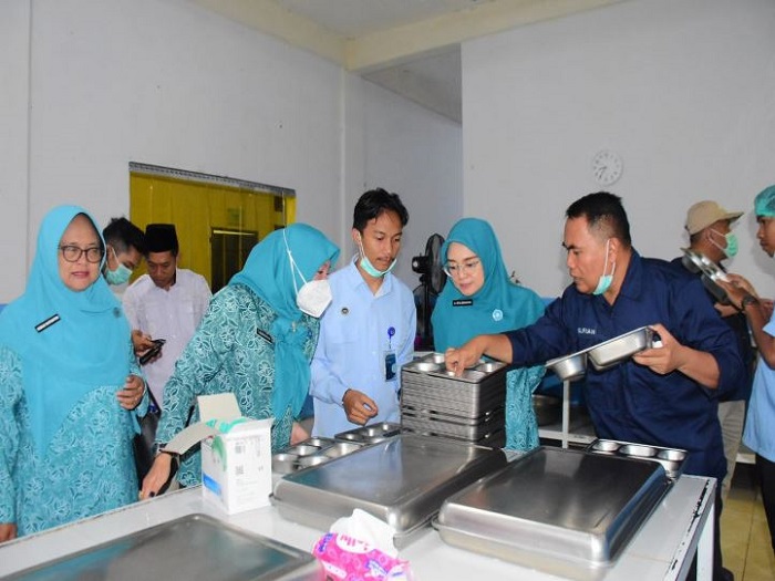 Tinjau Dapur MBG, Ketua TP PKK Kampar Tegaskan Komitmen Tanpa Kompromi untuk Gizi Anak Kampar