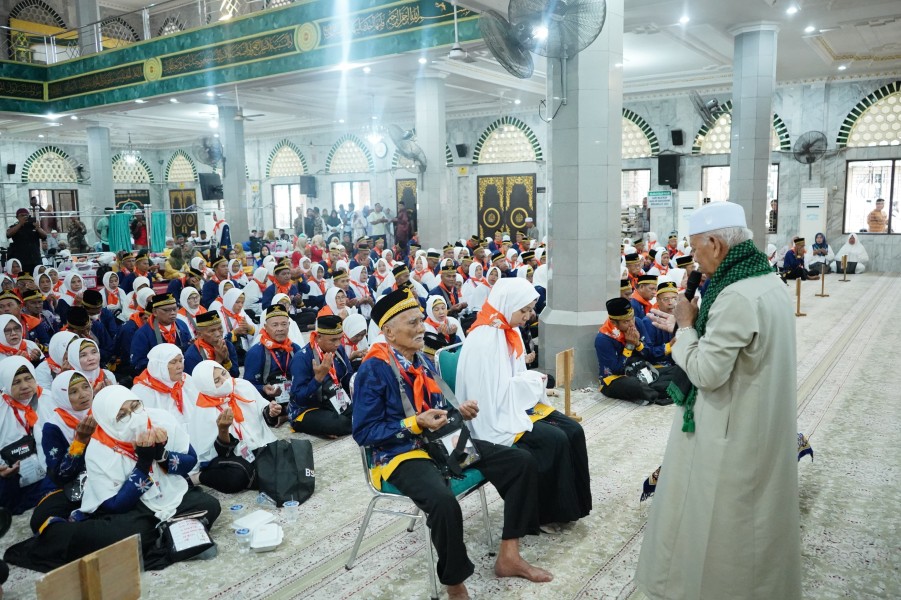 438 Jamaah Haji Inhil Diberangkatkan Menuju Batam, Bupati Inhil: Ini Adalah Awal Perjalanan Suci