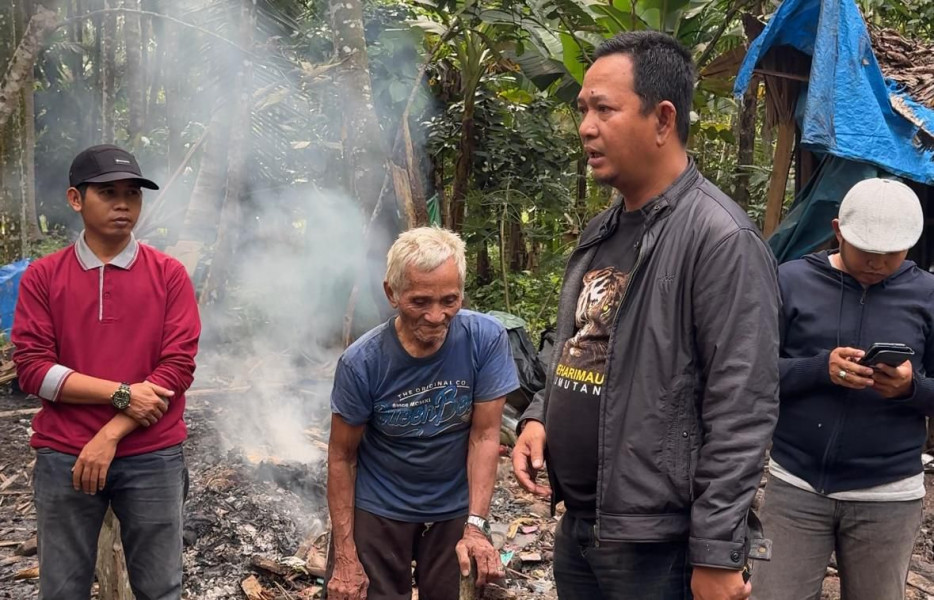 Kondisi Rumah Ambruk di Tembilahan Hulu Memprihatinkan, Kadin Inhil Siap Bantu Mbah Samingan