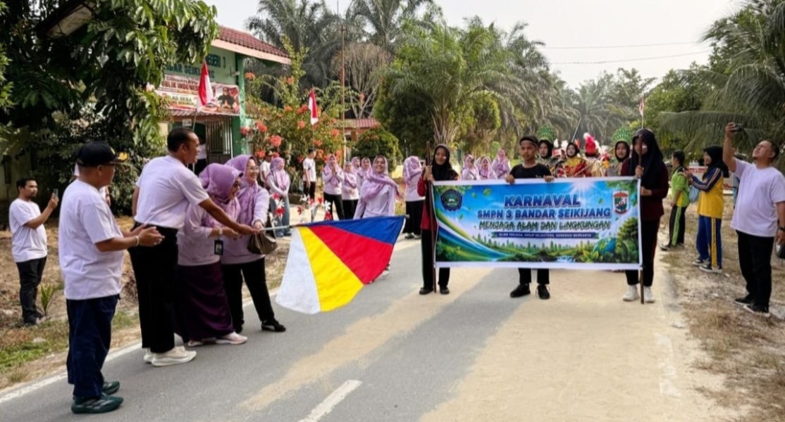 Kemeriahan Karnaval HUT RI ke-81 di SMPN 3 Bandar Seikijang, Usung Tema Peduli Lingkungan
