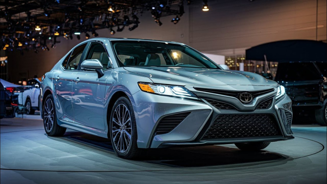 Toyota Camry 2025: Desain Futuristik, Teknologi Canggih, dan Performa Efisien