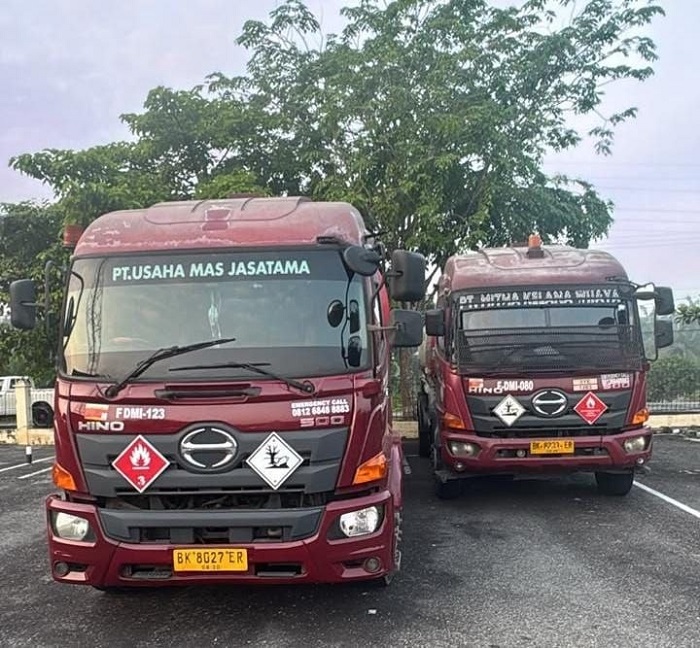 Polda Riau Gerebek Gudang Penampung BBM Ilegal di Rohil, 2 Truk Pertamina dan 3 Orang Diamankan