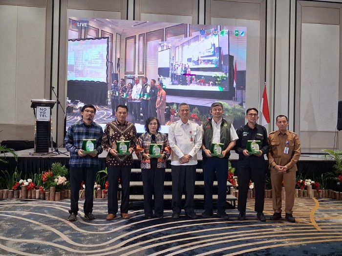 Menagih Role Model dari Riau: Ambisi Karbon di Balik Kepungan Kabut Asap