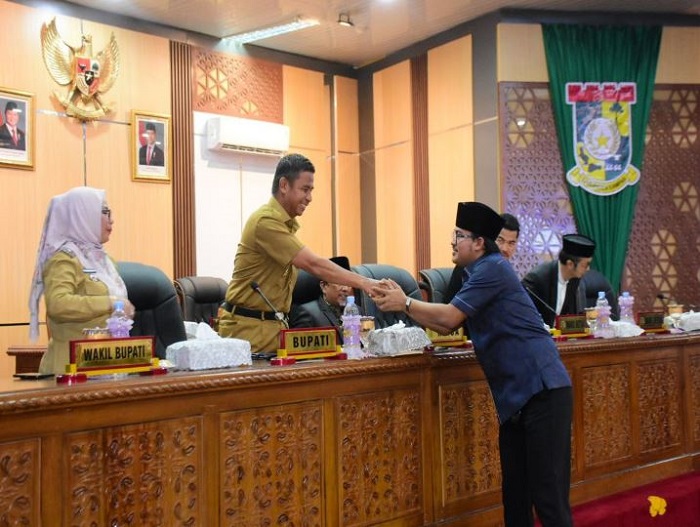 Rapat Paripurna DPRD Kabupaten Kampar: Fraksi-Fraksi Sampaikan Pandangan Umum Terhadap LKPJ Bupati Tahun 2025