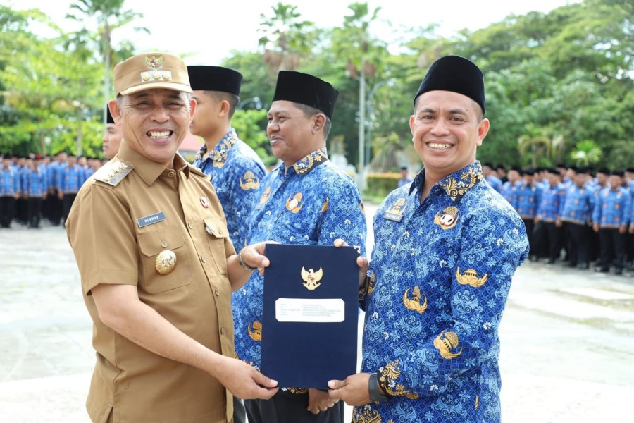 Bupati Inhil Serahkan 996 SK PPPK, CPNS, dan PNS IPDN Tahun 2025