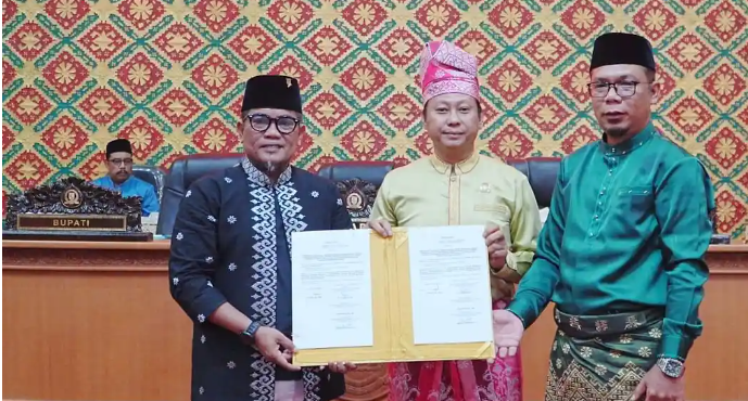 Lewat Paripurna, DPRD Pelalawan Sahkan Perda RPJMD 2025-2029