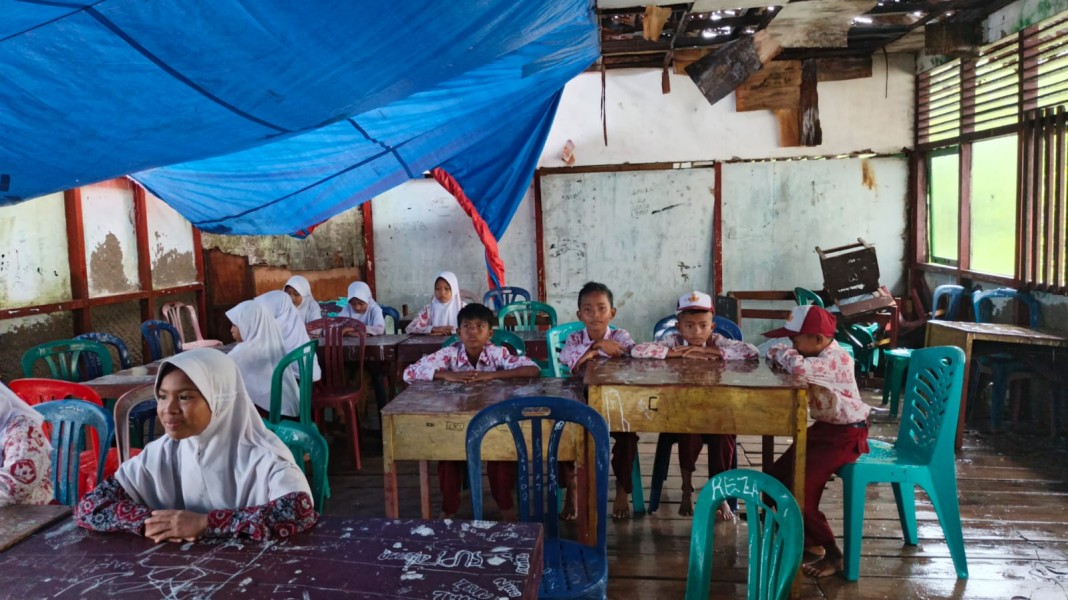 Respons Cepat Sambu Group, Bantuan Bangunan Sekolah Sementara Hadir untuk Siswa SD 04 Desa Sungai Laut
