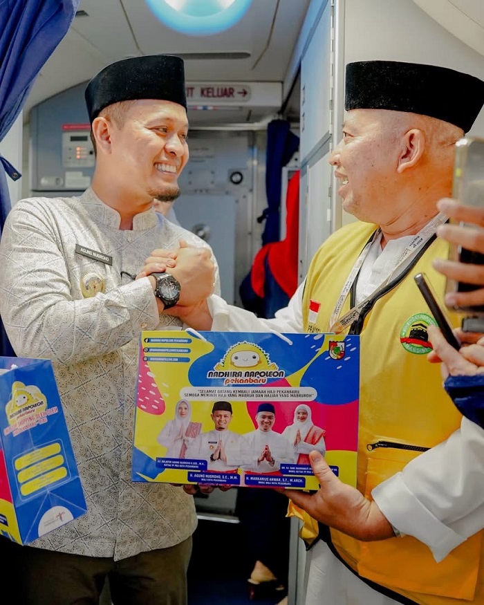 Momen HUT ke-242 Pekanbaru: Jemaah Haji Kloter Pertama Tiba, Langsung Disuguhi Wali Kota Talam Durian