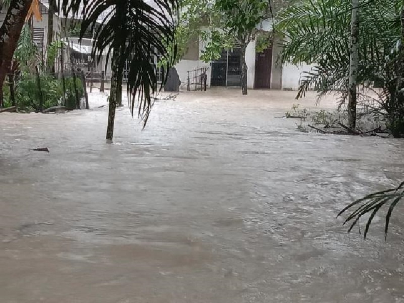 Taruhan Nyawa di Jalur Pintas, Kompang Simandolak Putus Diterjang Arus Sungai Kuantan