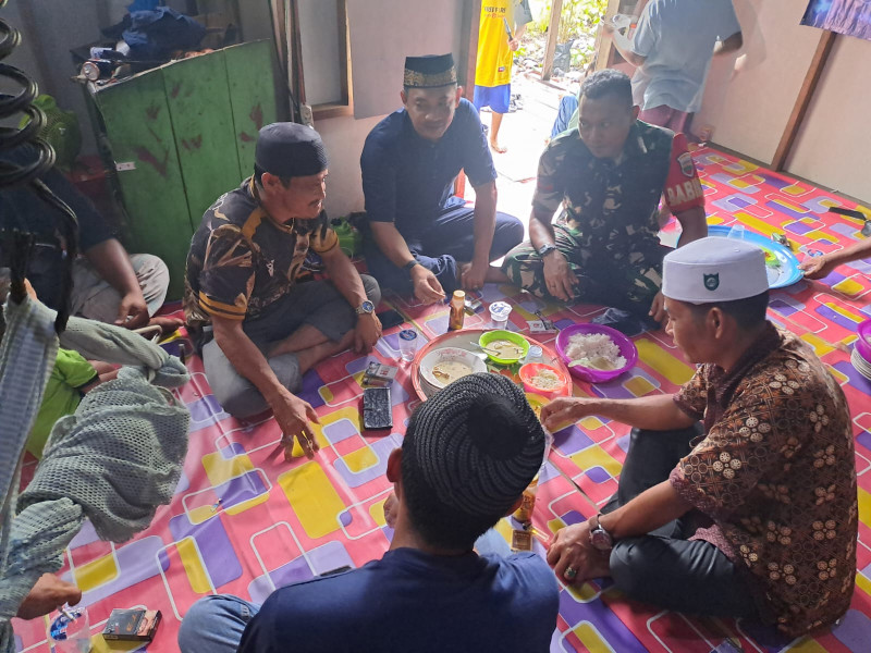 Pererat Silaturahmi, Babinsa Koramil 06/Kateman Hadiri Syukuran Warga Binaannya
