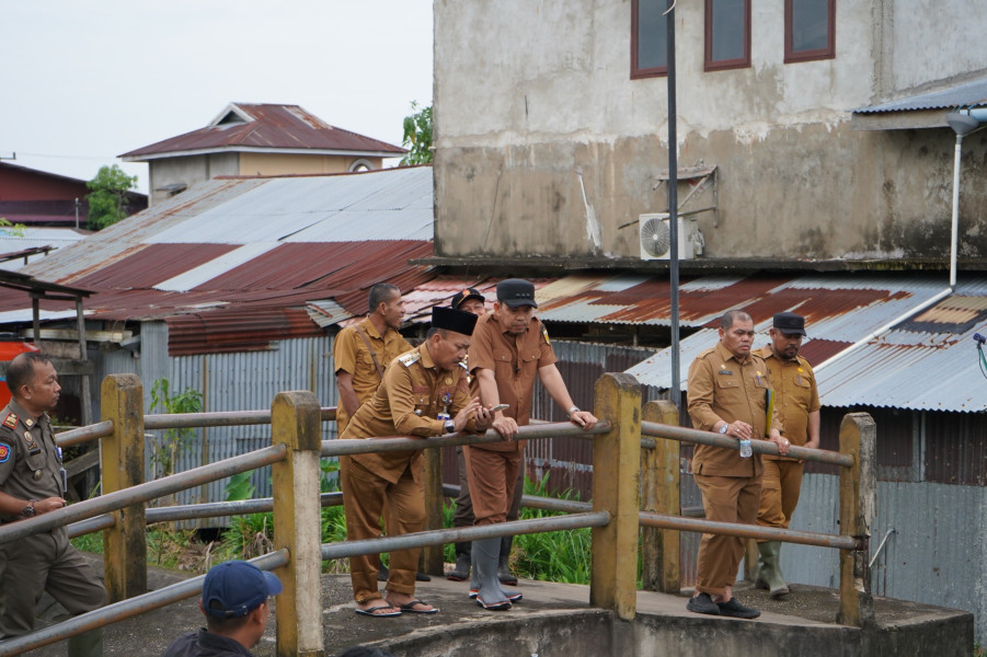 Banjir di Tembilahan, Pj Bupati Erisman Yahya Janji Cari Solusi