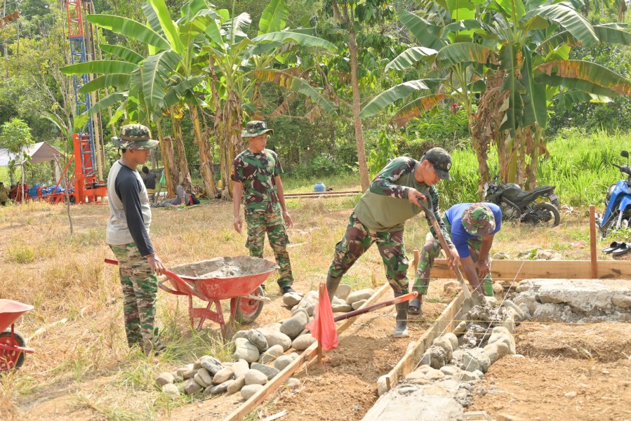 Satgas TMMD Ke-129 Kodim 0102/Pidie Kebut Pembangunan MCK, Tingkatkan Sanitasi dan Kesehatan Warga