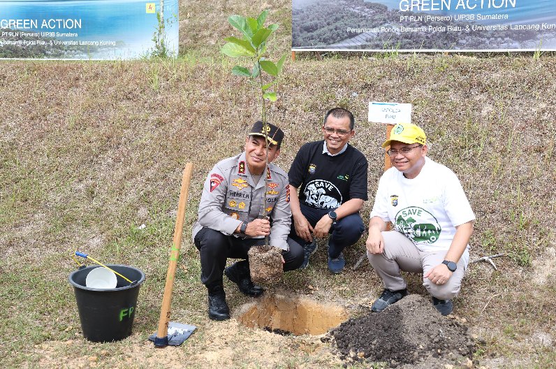 Kapolda Riau Ajak Mahasiswa dan Masyarakat Aktif Menanam Pohon