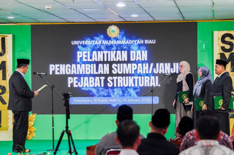 Lantik Tiga Kepala Biro, Rektor UMRI; Harus Mampu Jadi Contoh dan Bekerja dengan Sungguh