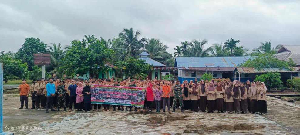 Babinsa Sosialisasikan Penerimaan Calon Tamtama TNI AD Tahun 2025 di SMAN 001 Teluk Belengkong