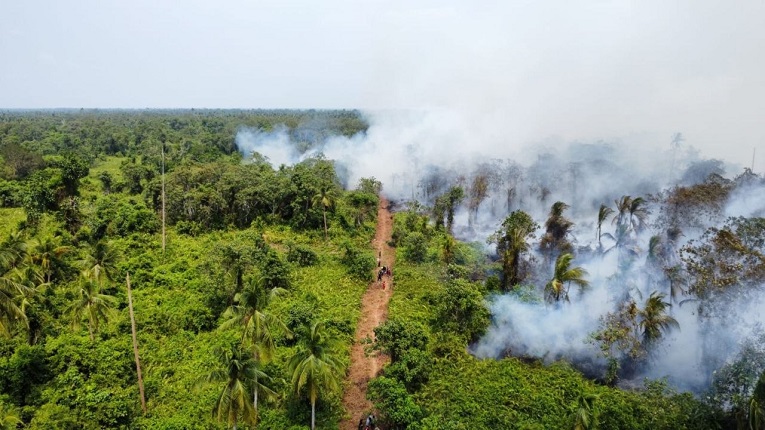 Ribuan Hotspot Mengepung Sumatera, Asap Beracun Karhutla  Selimuti Langit Riau