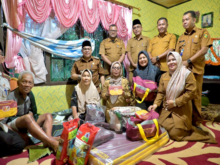 Pemkab Kampar Hadir untuk Rakyat: Wakil Bupati Misharti Salurkan Bantuan Korban Kebakaran di Desa Koto Masjid