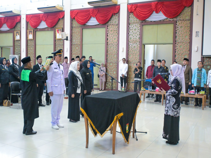 Wabup Kampar Lantik 17 Pejabat Administrator-Pengawas Serta 16 Kepala Sekolah