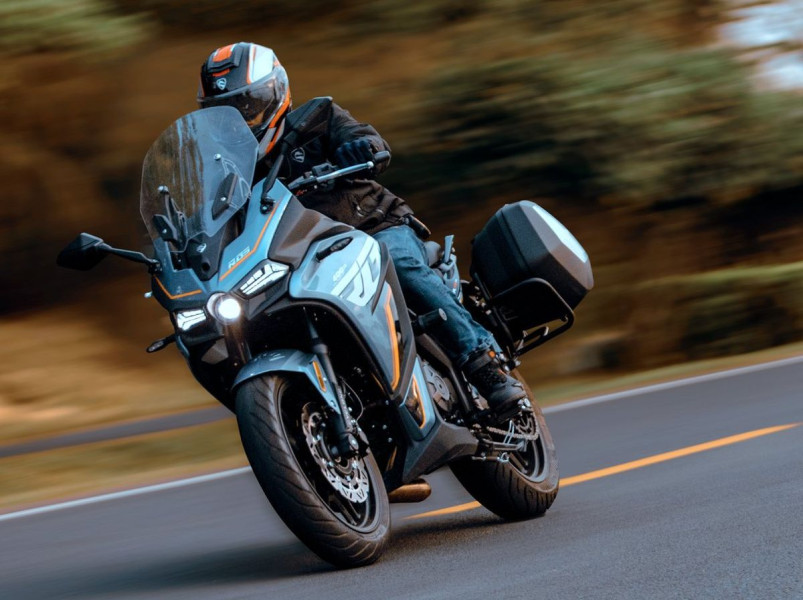 Zongshen Cyclone RG3: Motor Sport Touring 400cc dengan Desain Futuristik