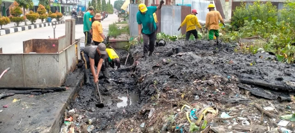 Dinas PUTR Inhil Turunkan Tim Juang Setiap Hari untuk Atasi Banjir di Tembilahan