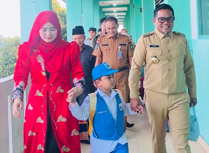 Lewat SE Gerakan Ayah Antar Anak Hari Pertama Sekolah, Bupati Zukri Harapkan Terwujudnya Keluarga Harmonis