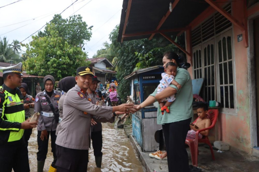 Banjir di Rokan Hulu: Polres Turun Langsung Beri Bantuan untuk Warga