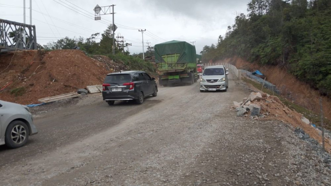 Perbaikan Jalan Longsor di Km 106 Kampar Selesai, Lalu Lintas Riau-Sumbar Dibuka Dua Arah