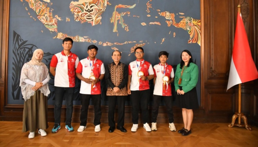 Diikuti 15 Negara, Mahasiswa Fasilkom Antarkan Anak Indonesia Berprestasi di Perancis