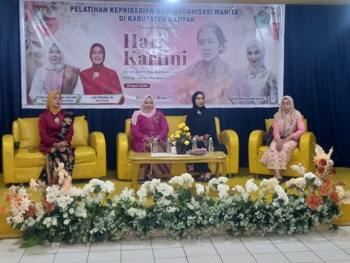 Warisi Semangat Kartini: GOW Kampar Asah Kepercayaan Diri dan Etiket Perempuan Lewat Pelatihan Kepribadian