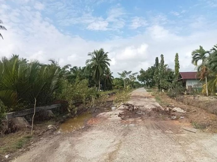 Ironi Lebaran di Bengkalis: Rakyat Patungan Tambal Jalan, Pemerintah Dalih Keuangan Sulit