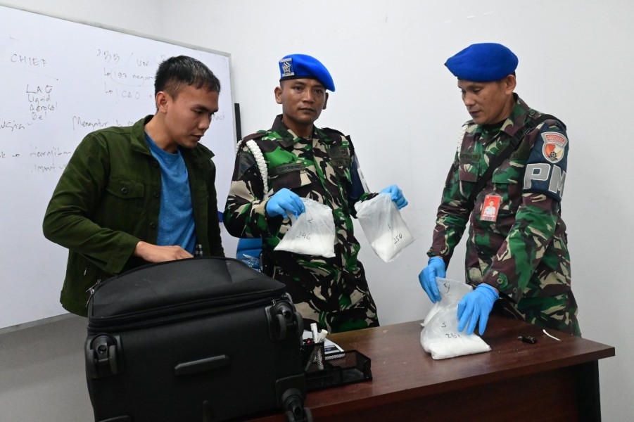 Tim Gabungan Avsec dan Lanud RSN Gagalkan Penyelundupan Hampir 1 Kg Sabu di Bandara SSK II