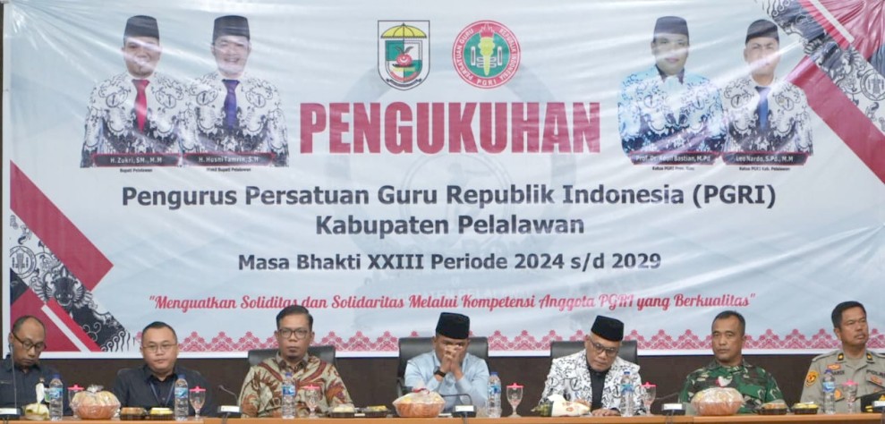 Kukuhkan Pengurus PGRI Kabupaten Pelalawan Masa Bhakti  2025–2030, Ini Harapan Bupati Zukri