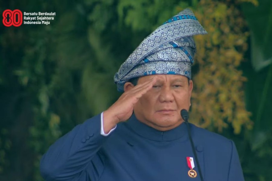 Inilah Makna Tanjak Dipakai Prabowo Saat Upacara Penurunan Bendera HUT Kemerdekaan RI