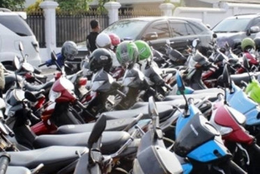 Dilantik Hari Ini, Walikota Pekanbaru Langsung Turunkan Tarif Parkir Sesuai Janji Politik