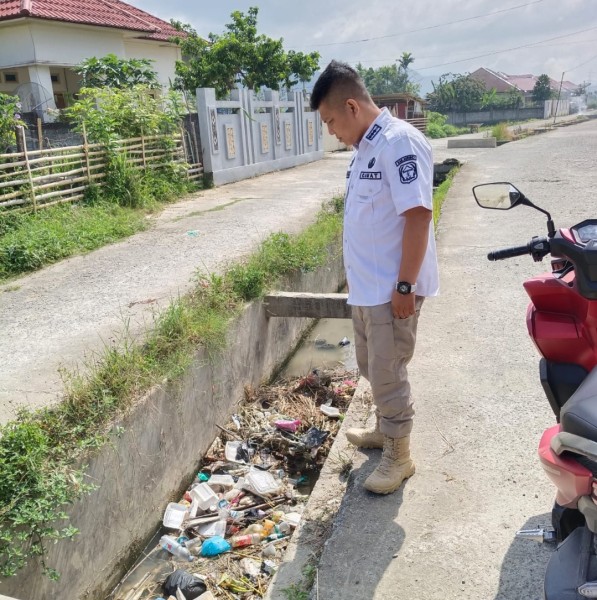 • Aksi Nyata di Pintu Air: Upaya Camat Depati Tujuh Selamatkan Sawah Petani