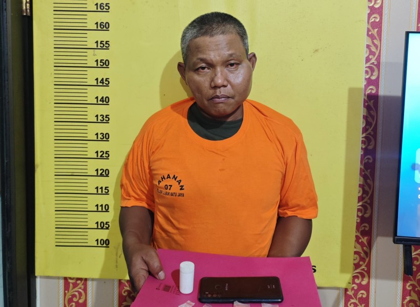 Polsek LBJ Tangkap Pelaku Narkoba di Pasir Penyu, Dua Paket Sabu Diamankan