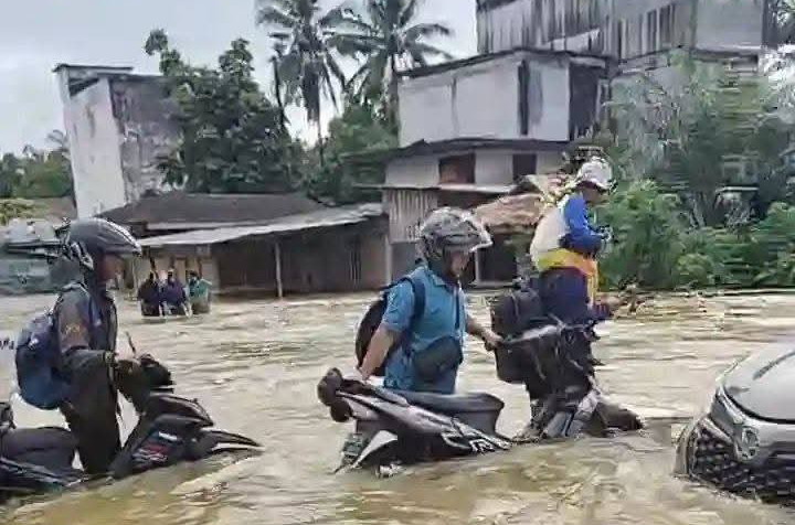 Sungai Meluap, 45 Rumah di Simpang Kumu Rokan Hulu Terendam Banjir