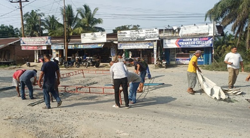 Janji Manis Pemprov Riau Berujung Blokade, Urat Nadi Logistik Siak Terancam Lumpuh