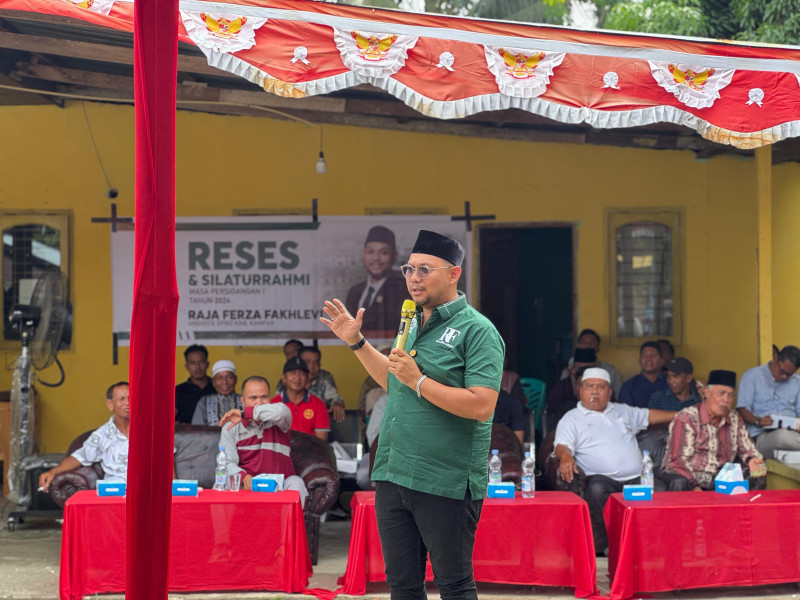 Reses di Desa Lubuk Siam, Raja Ferza Fakhlevi Bawa Bantuan Alat Musik Tradisional