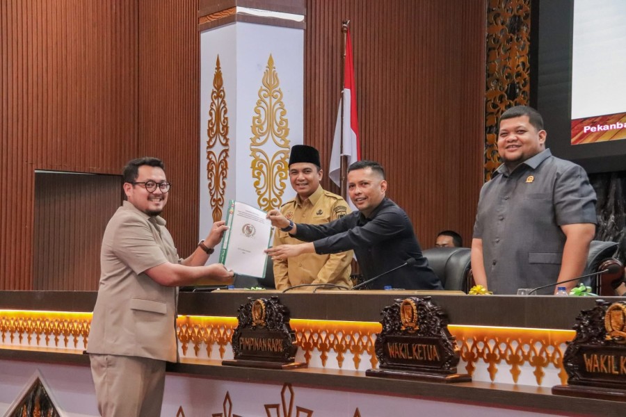 Pemko Pekanbaru Terima Pandangan Umum Fraksi Terhadap LKPj 2024