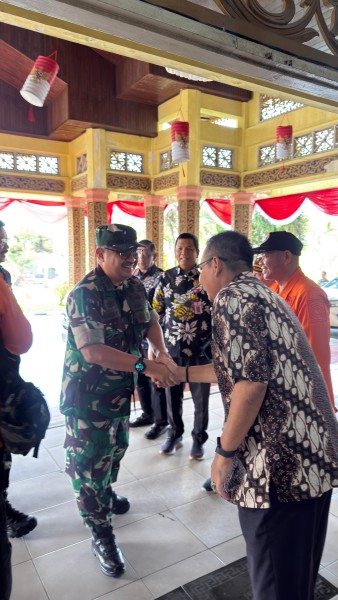 Sekda Pelalawan Terima Kunjungan Tim Penyuluhan Karhutla Mabes TNI AD