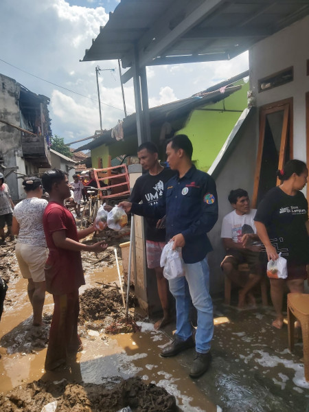 IWO Lampung Gerak Cepat Salurkan Bantuan ke Warga Terdampak Banjir
