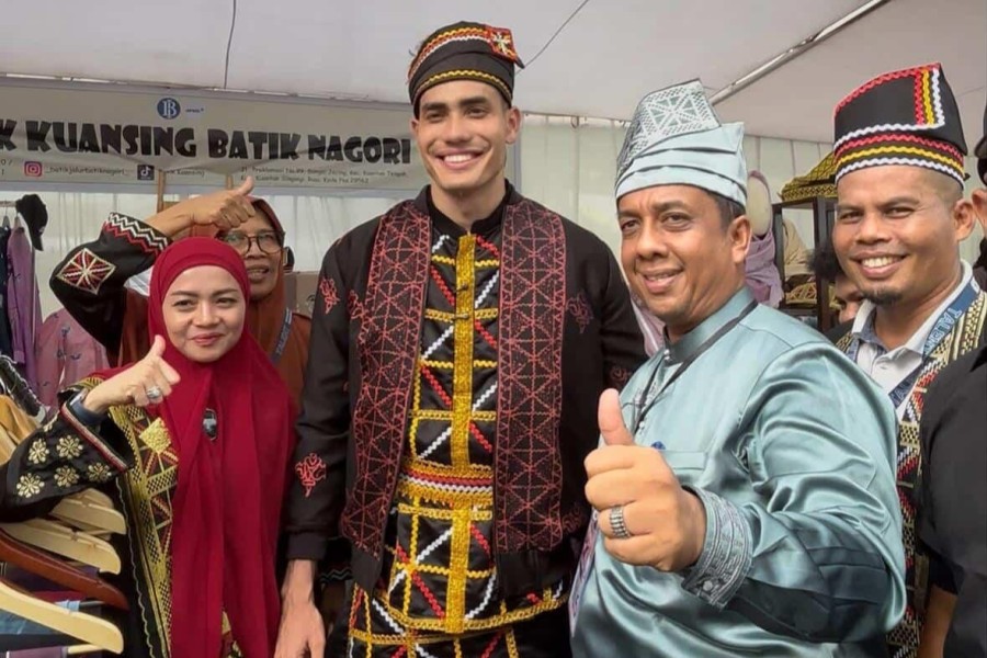 Influencer Malaysia Aisar Khaled Ikut Ramaikan Festival Pacu Jalur Pukau Pengunjung