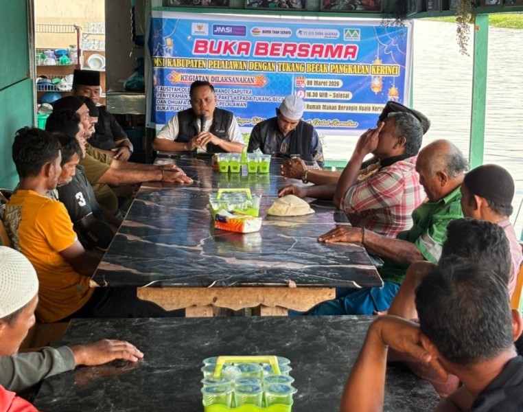 JMSI Pelalawan Gelar Bukber dan Berbagi, 30 Paket Sembako Disalurkan ke Tukang Becak