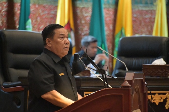 Kursi Pejabat Kosong Melompong, Plt Gubernur Riau Semprot Kepala OPD di Sidang Paripurna