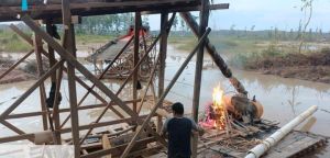 Tiga Rakit Tambang Emas Ilegal di Kuantan Hilir Dibakar, Pelaku Lolos