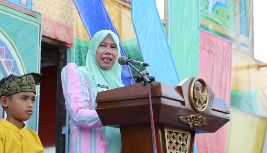 Wabup Lepas Pawai Ta'aruf Sekaligus Resmikan Bazar di STQ Kecamatan Teluk Belengkong