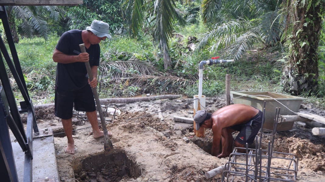 Atasi Kelangkaan Air Bersih Di Pesisir, Satgas  TMMD KE-129 Kodim0313/KPR Geber Program TMAB Di Pangkalan Terap